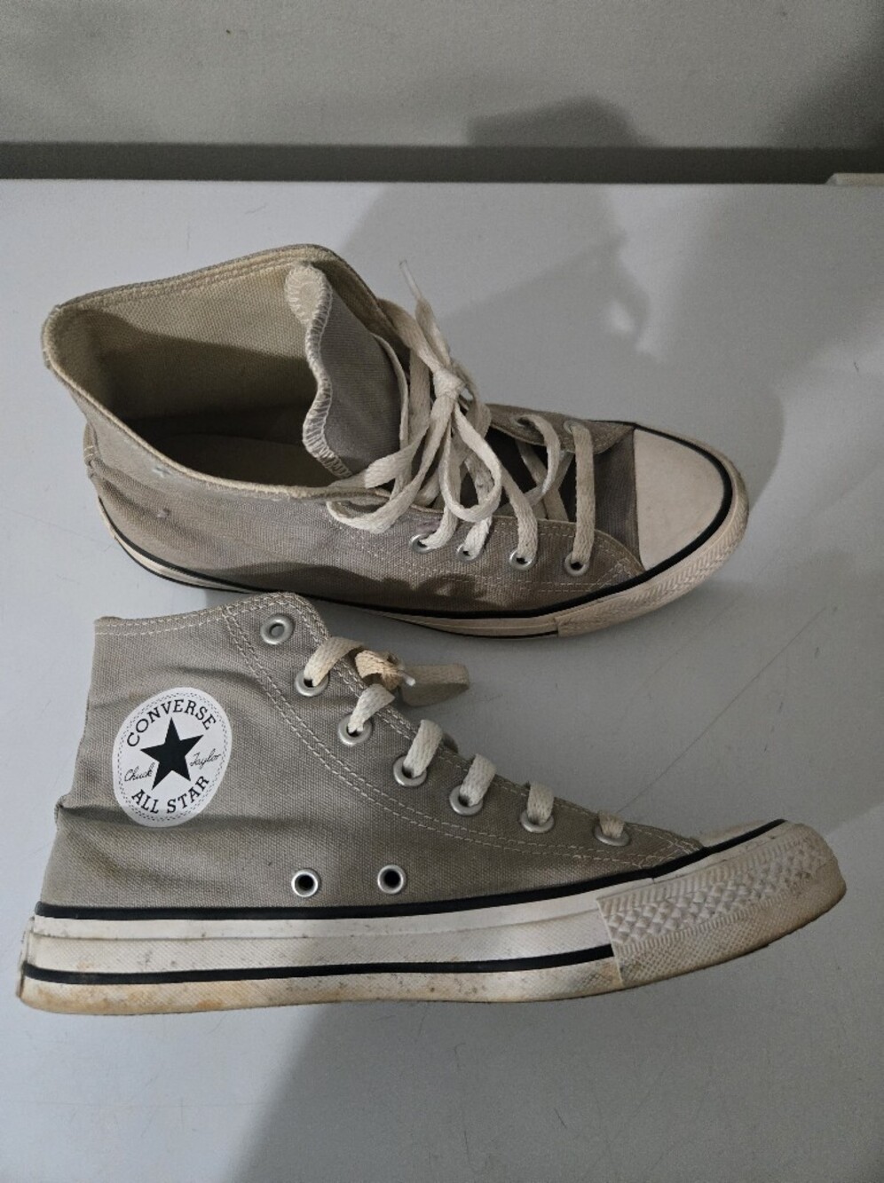 Sz 8 (womens) gray Converse High tops